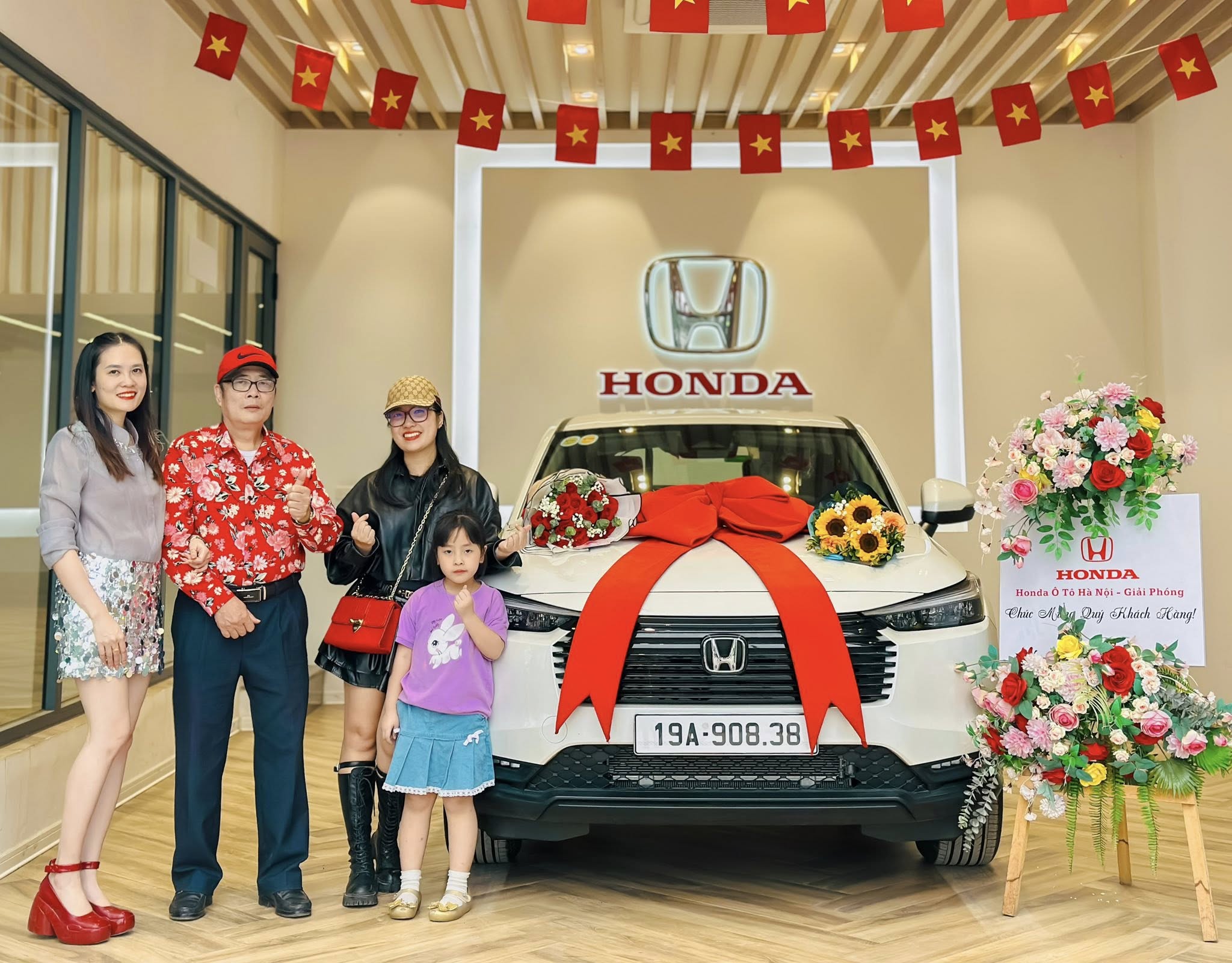Bàn giao Honda HRV L Màu Trắng