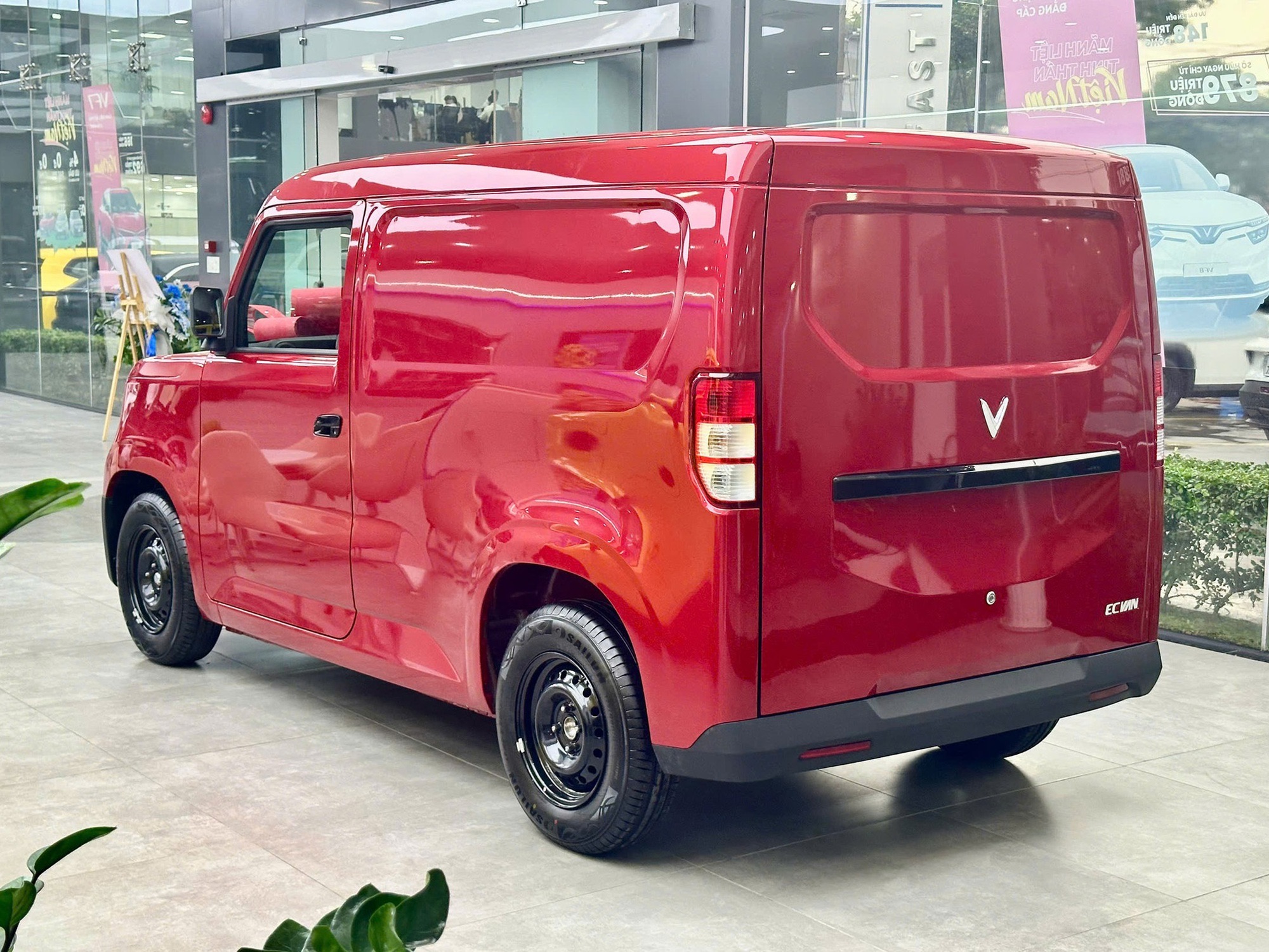 Động cơ VinFast EC Van
