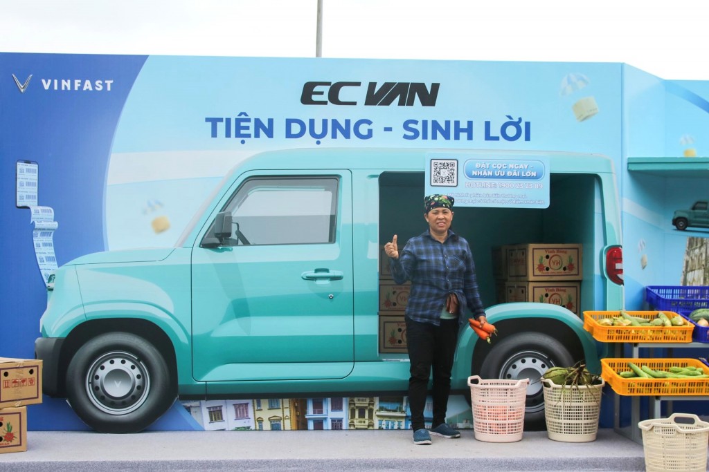 Đuôi xe VinFast EC Van